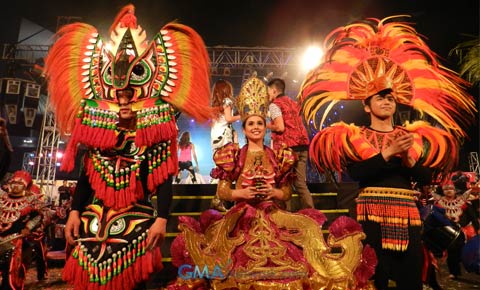 Kapuso artists greet the New Year