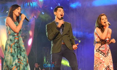 Kapuso artists greet the New Year