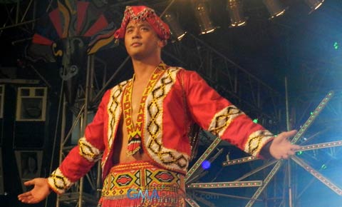 Kapuso artists greet the New Year