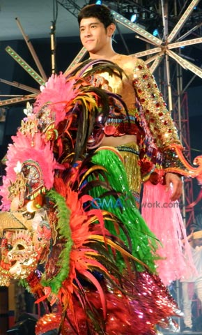 Kapuso artists greet the New Year