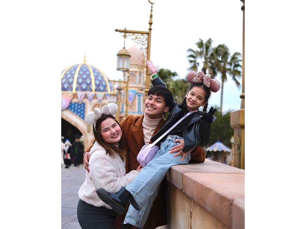 Kristoffer Martin and fam