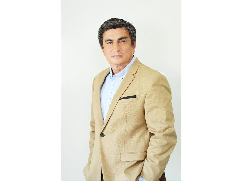 Gary Estrada as Randy Renacia