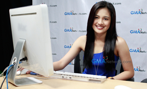 Kilig moments with Julie Anne and Elmo!