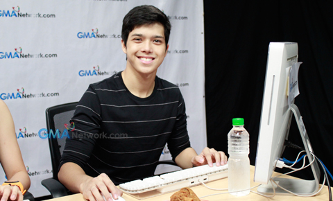 Kilig moments with Julie Anne and Elmo!