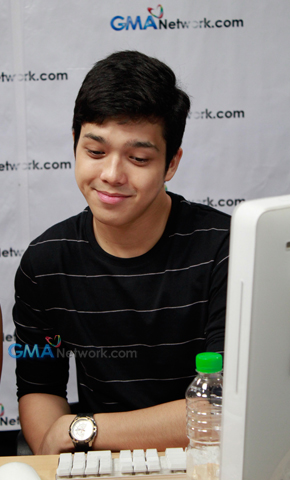 Kilig moments with Julie Anne and Elmo!