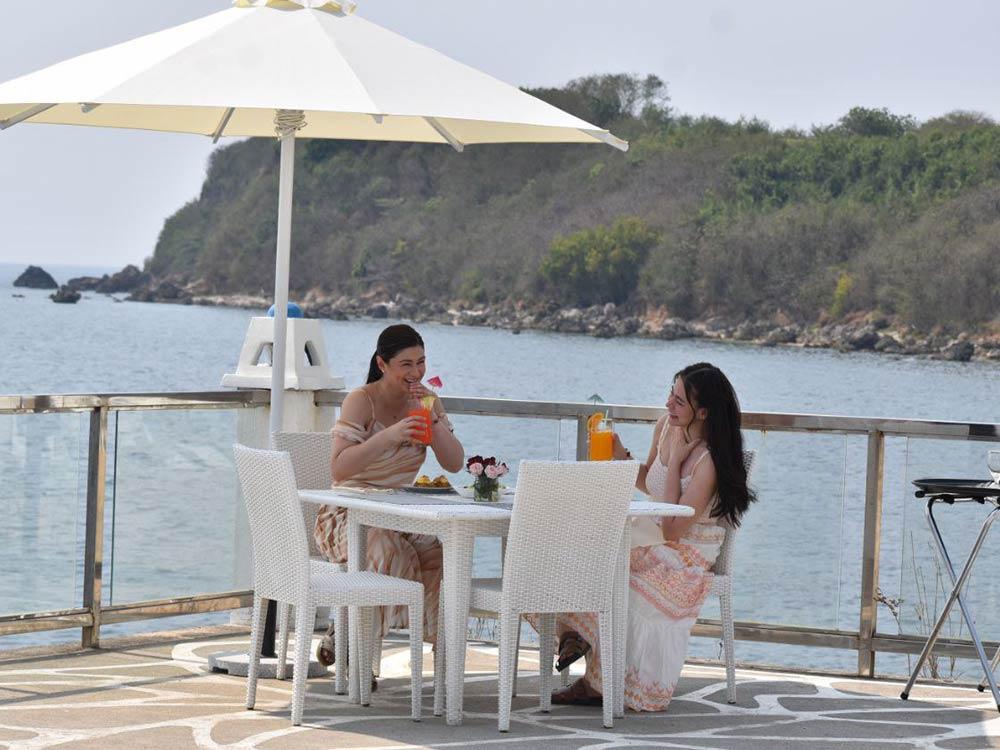 Carla Abellana and Bea Alonzo 