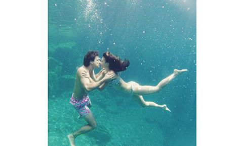 Underwater lovers