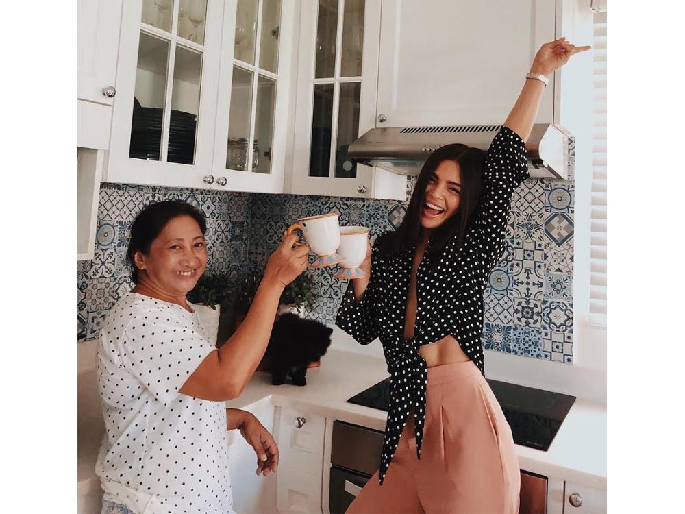 Lovi Poe and Ate Vina