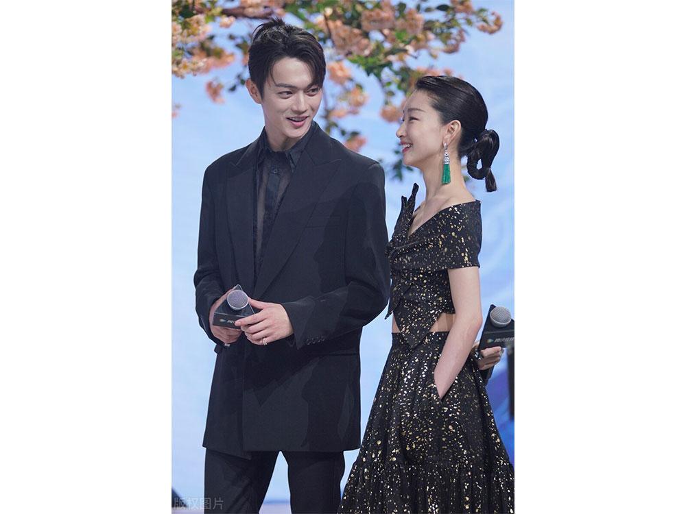 Xu Kai-BR on X: [July 24th, 2021] #AncientLovePoetry is TOP01 in Datawin  list (#XuKai with 57% and Zhou Dongyu with 26%). Ancient Love Poetry takes  in the VIP ending, and the prosperity