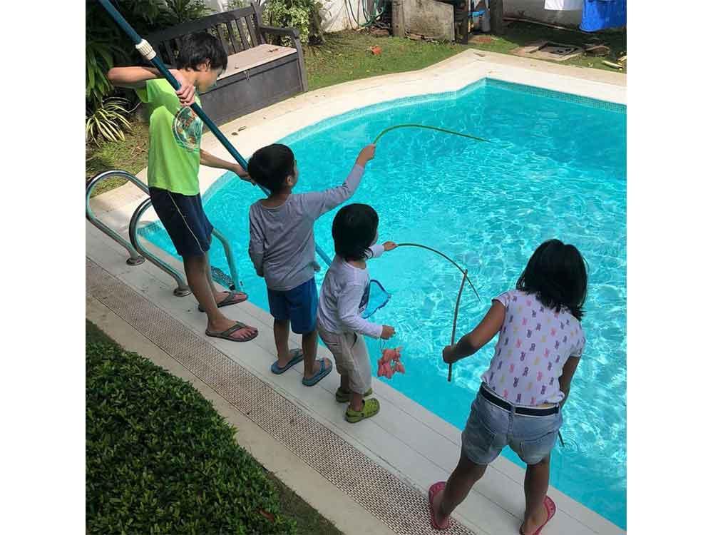 Cleaning or fishing?