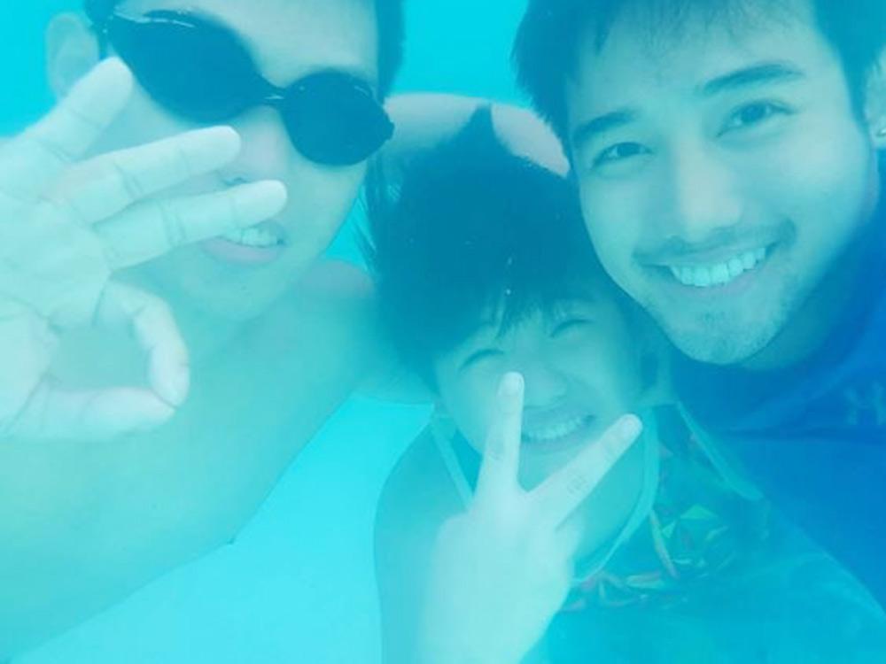 With his brothers