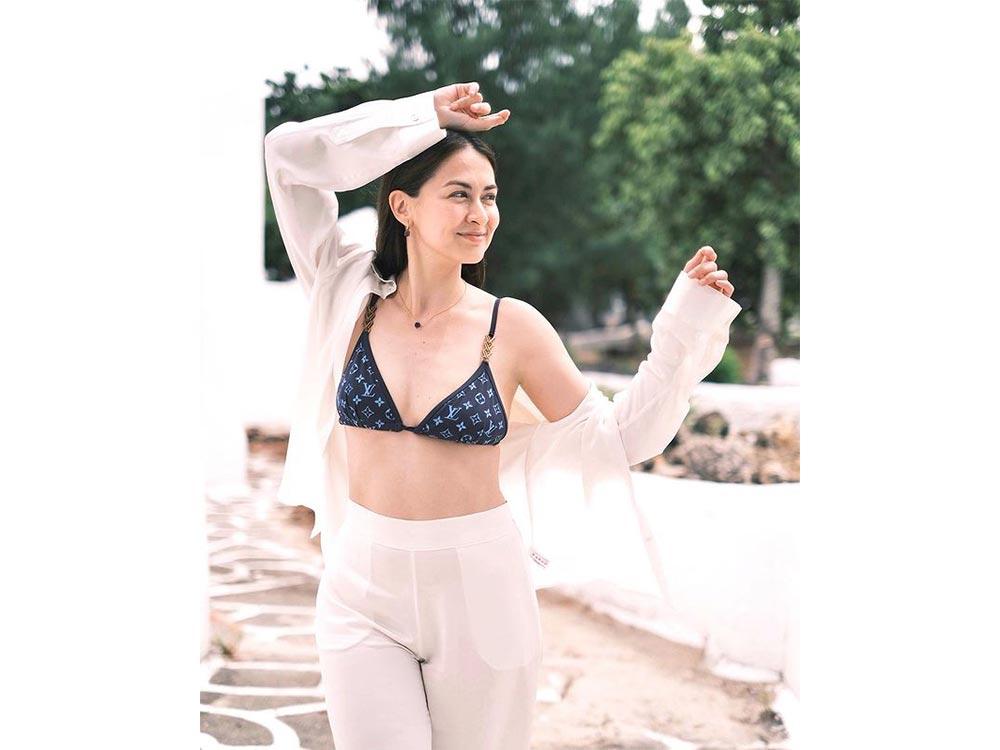 Marian Rivera bares some skin in Balesin