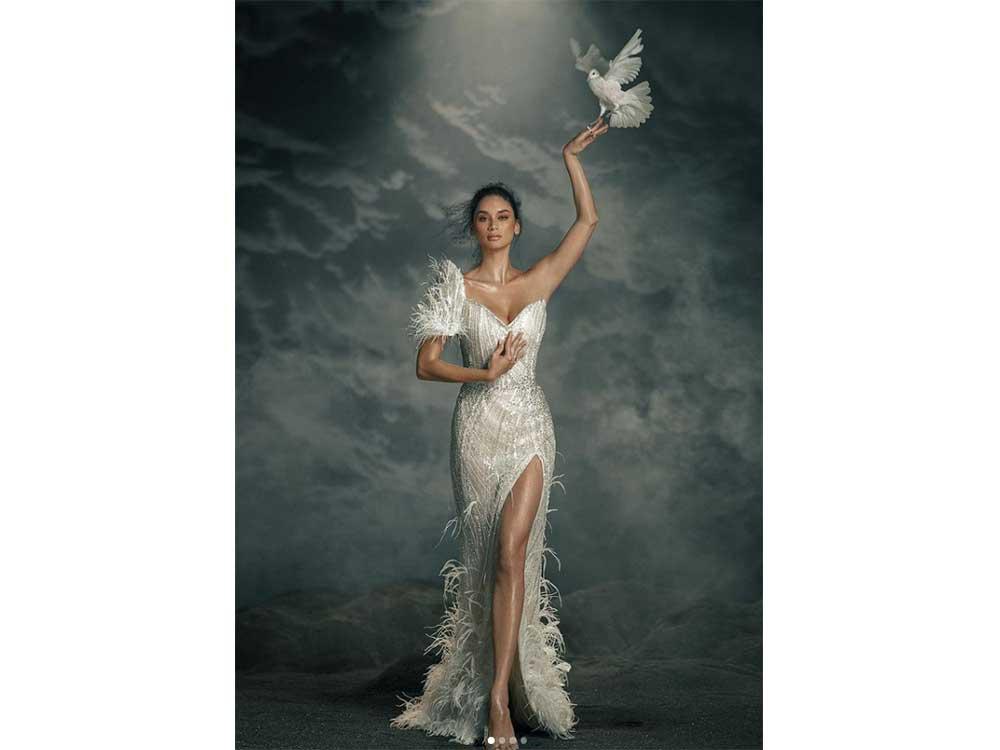 Manila Girl on the Moon