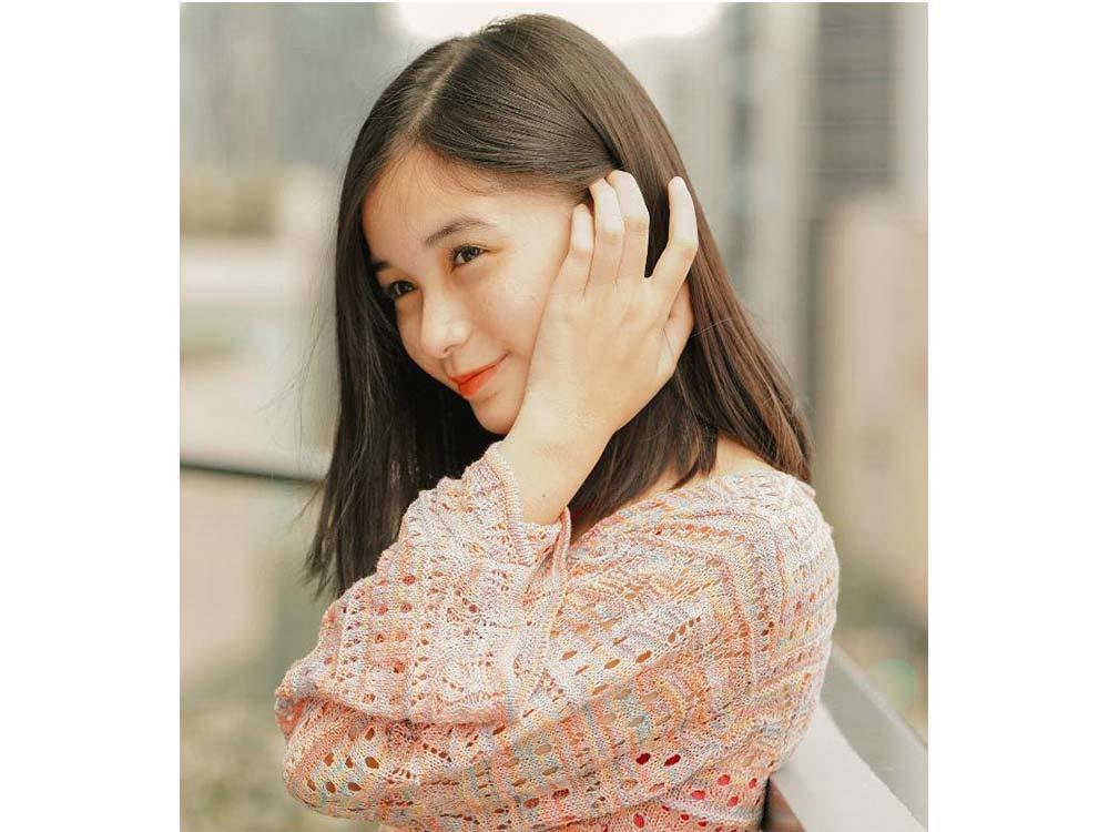 Like a simple girl pose