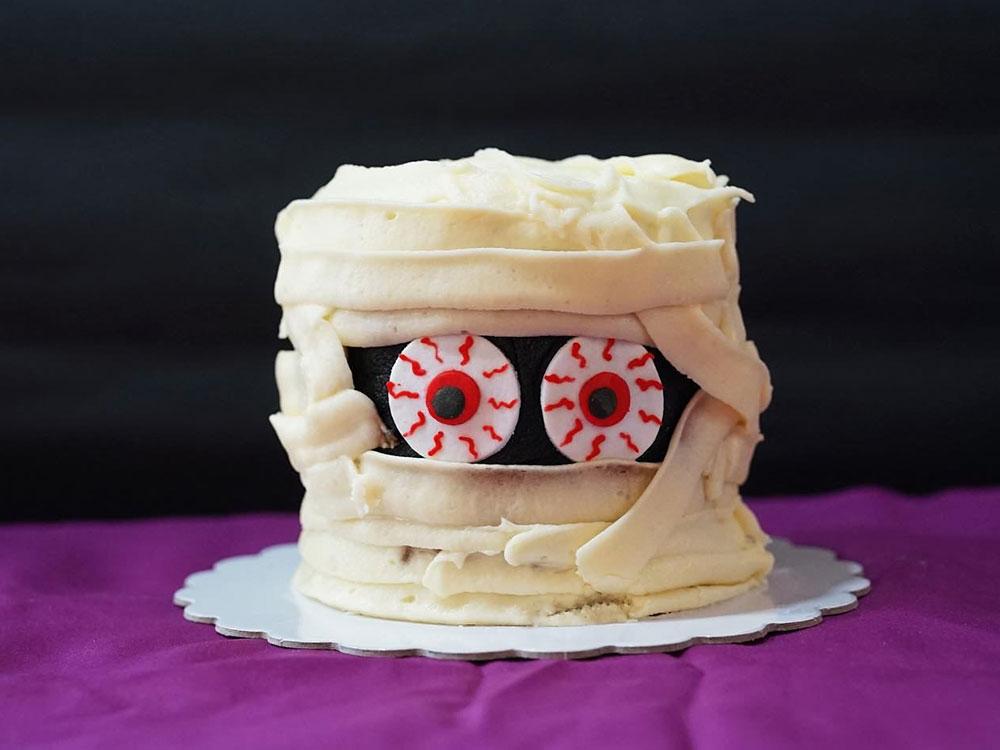Mummy mini cake
