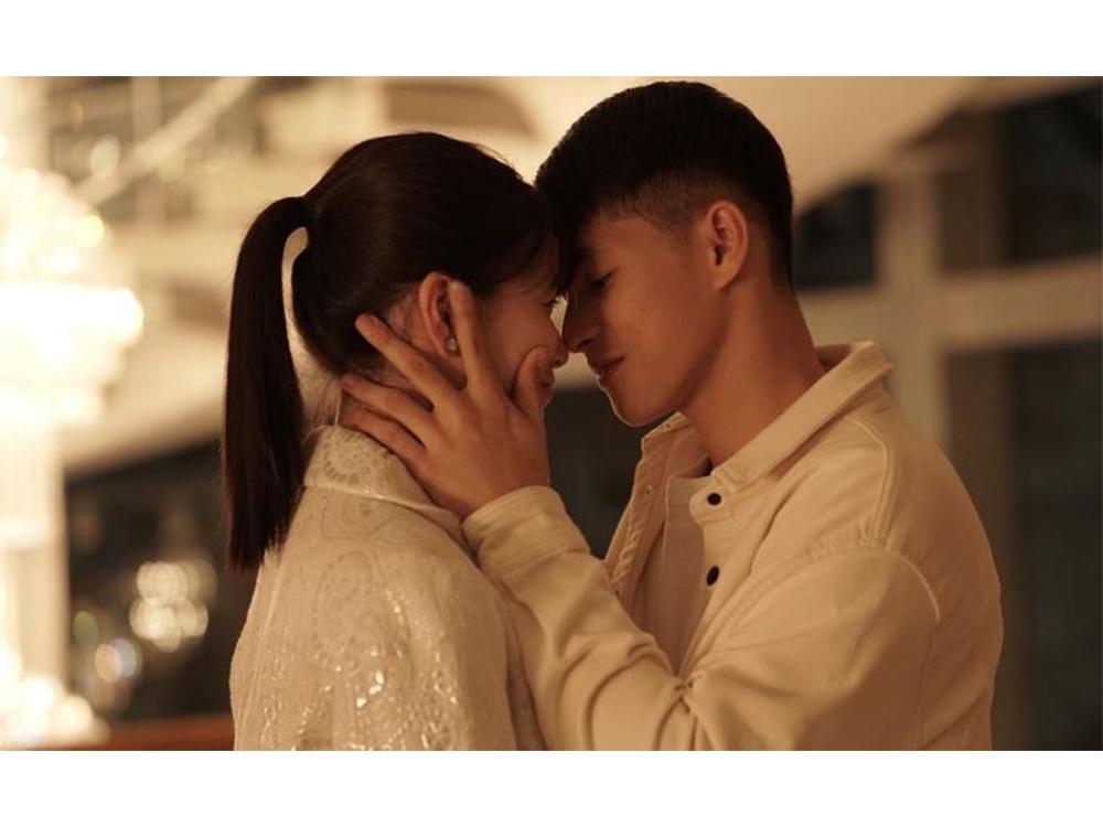 Luv Is: Caught in His Arms