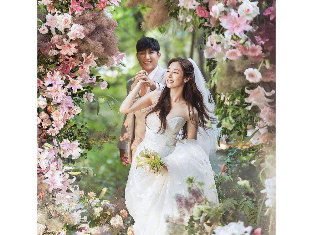 K-pop group T-ara's Jiyeon, baseball player get married in Seoul