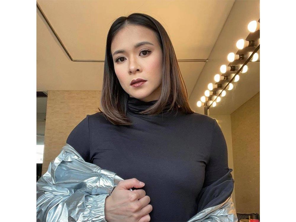 Center part hairstyle