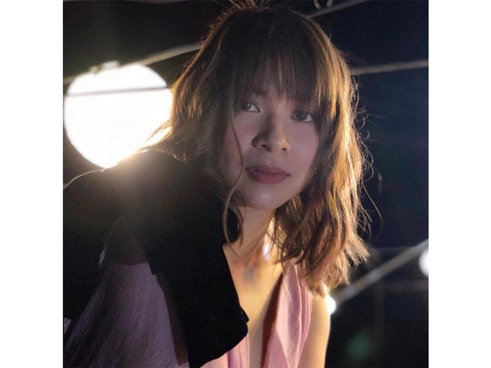 Full bangs with semi beach waves