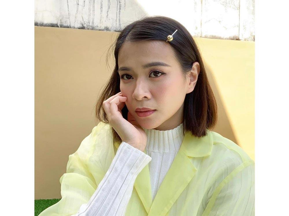 Side part with simple hair pin