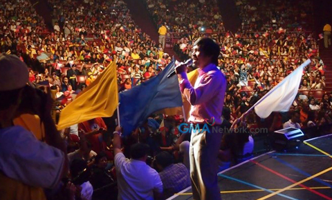 Manny Many Prizes at the Gibson Amphitheatre