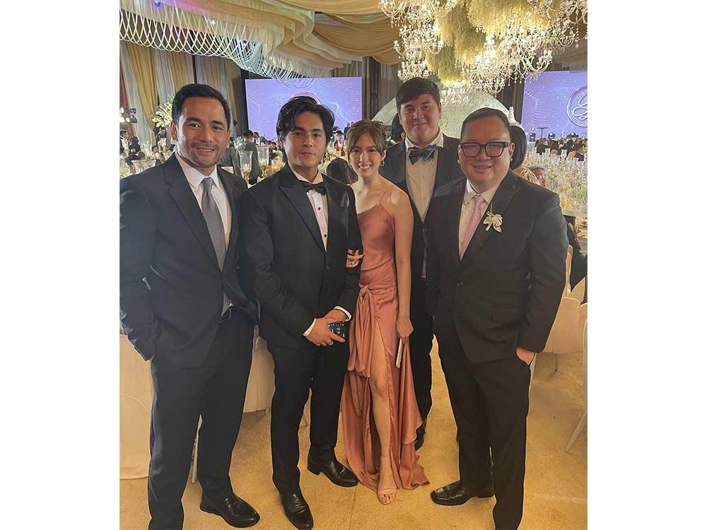 Voltes V: Legacy stars