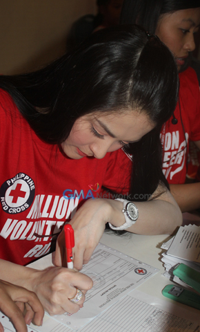 Marian Rivera supports the Red Cross Million Volunteer Run