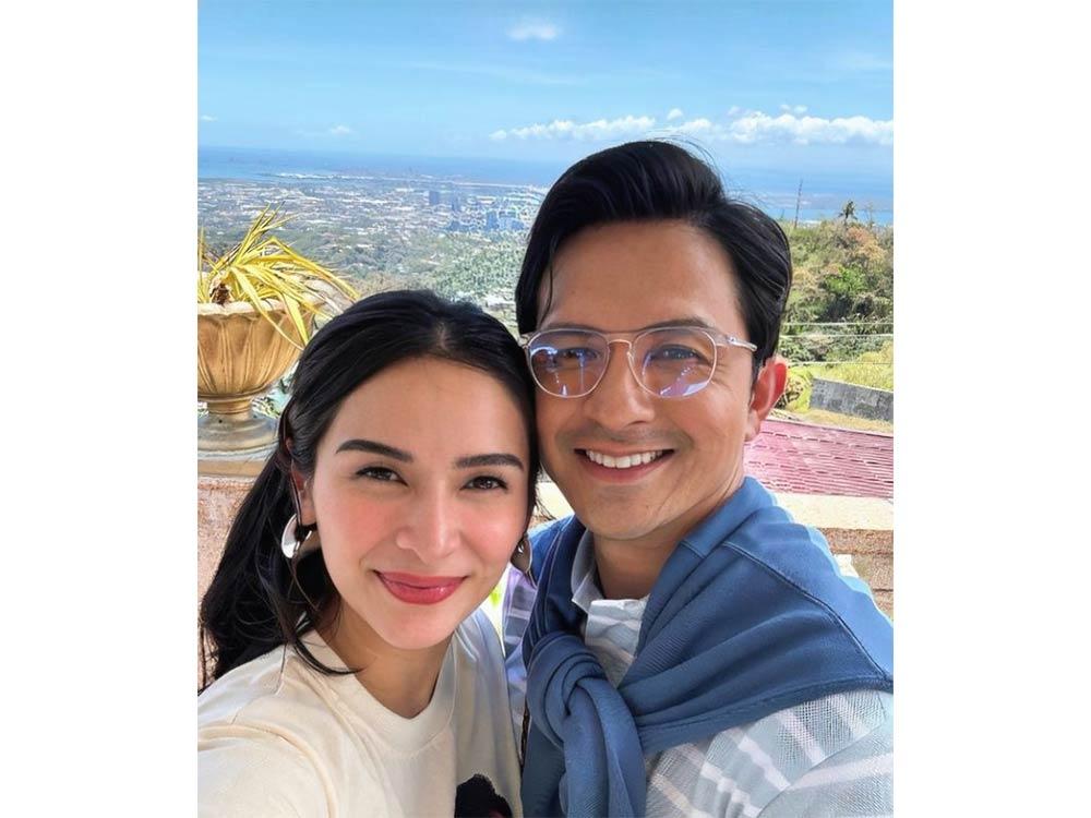 Dennis Trillo and Jennylyn Mercado