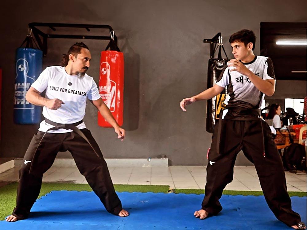 Never Back Down, Never Give Up