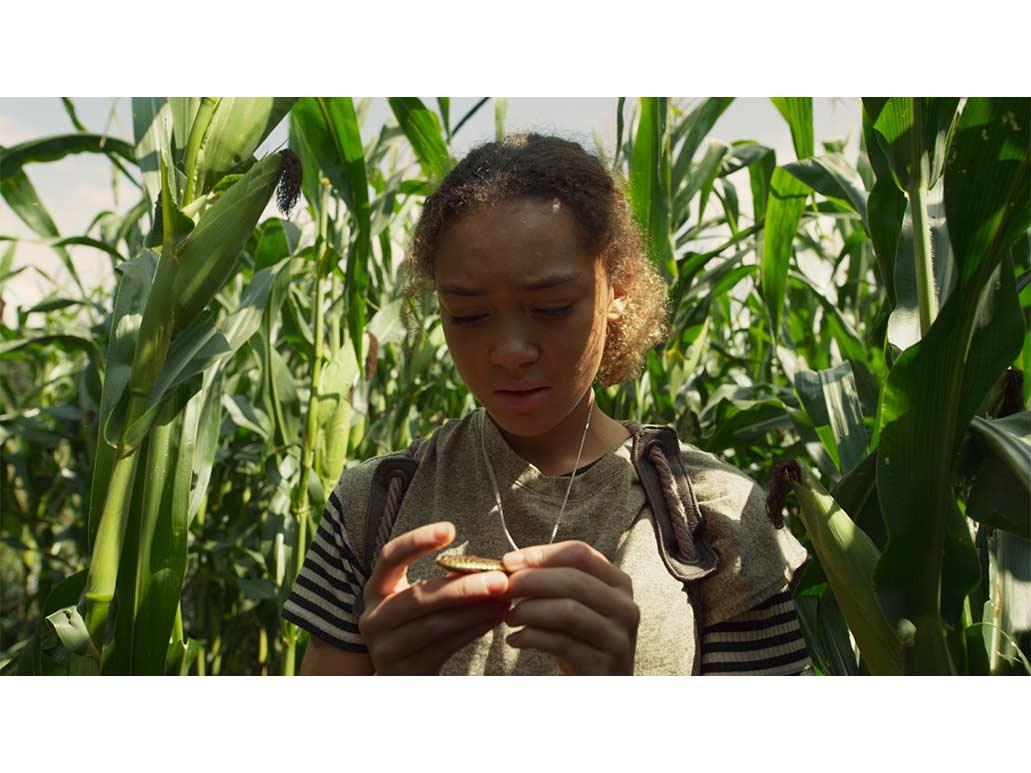 Kamaia Fairburn as Julia