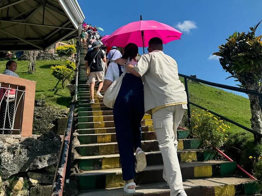 Chocolate Hills Complex