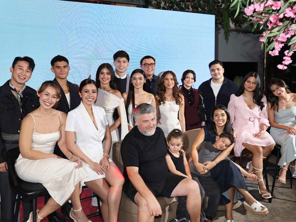 New Status by Sparkle artists