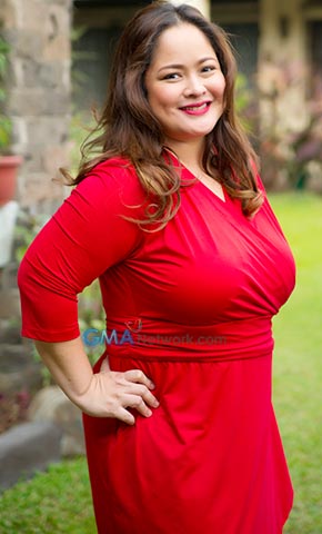 Mommy Lyn prepares for a hot date