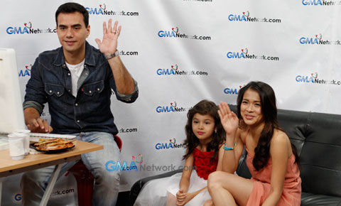 Mona Louise Rey, LJ Reyes and TJ Trinidad at the GMA Network Live Chat