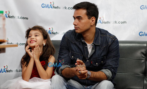 Mona Louise Rey, LJ Reyes and TJ Trinidad at the GMA Network Live Chat