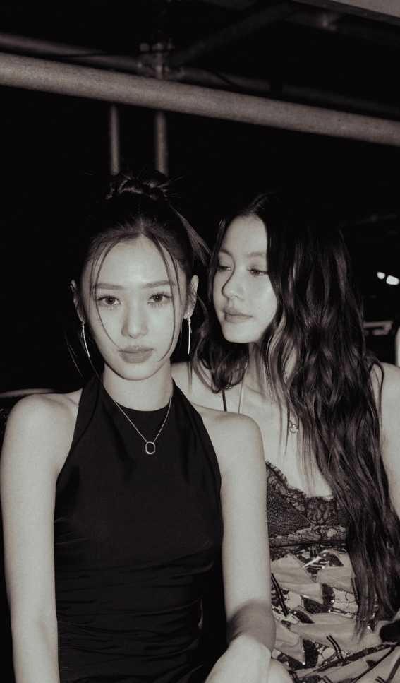 B&W