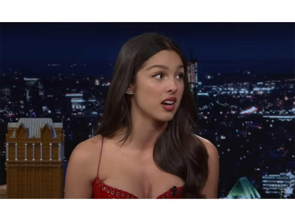 Filipinos are Karaoke Singers