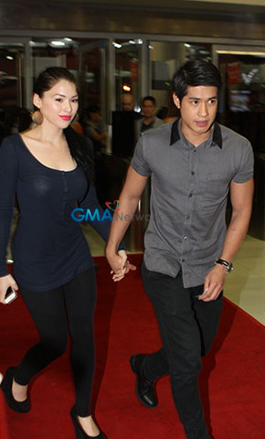 On the red carpet at the Jennifer Lopez Manila concert