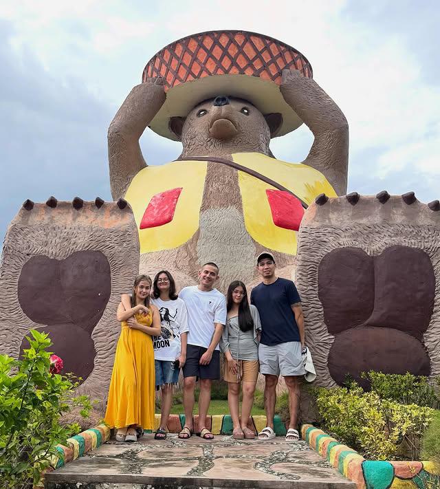 Lian Paz and John Cabahug