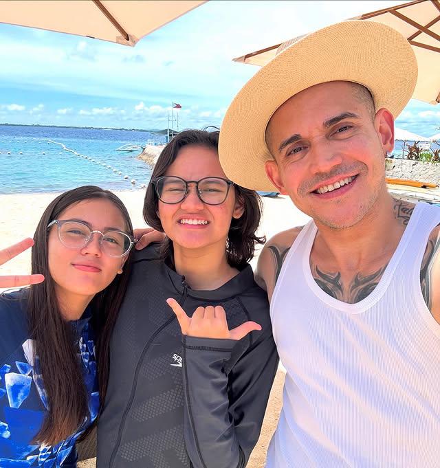 Paolo Contis with Xonia and Xalene