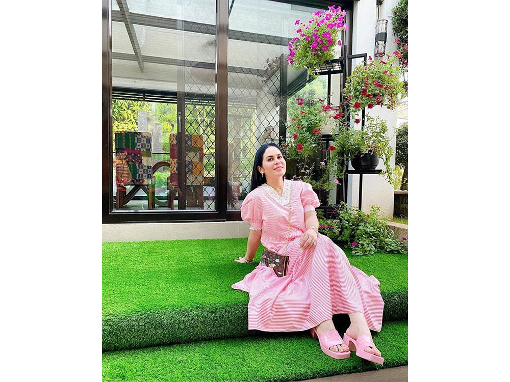 Jinkee Pacquiao - Pink plants are the cutest. ✨💕💖