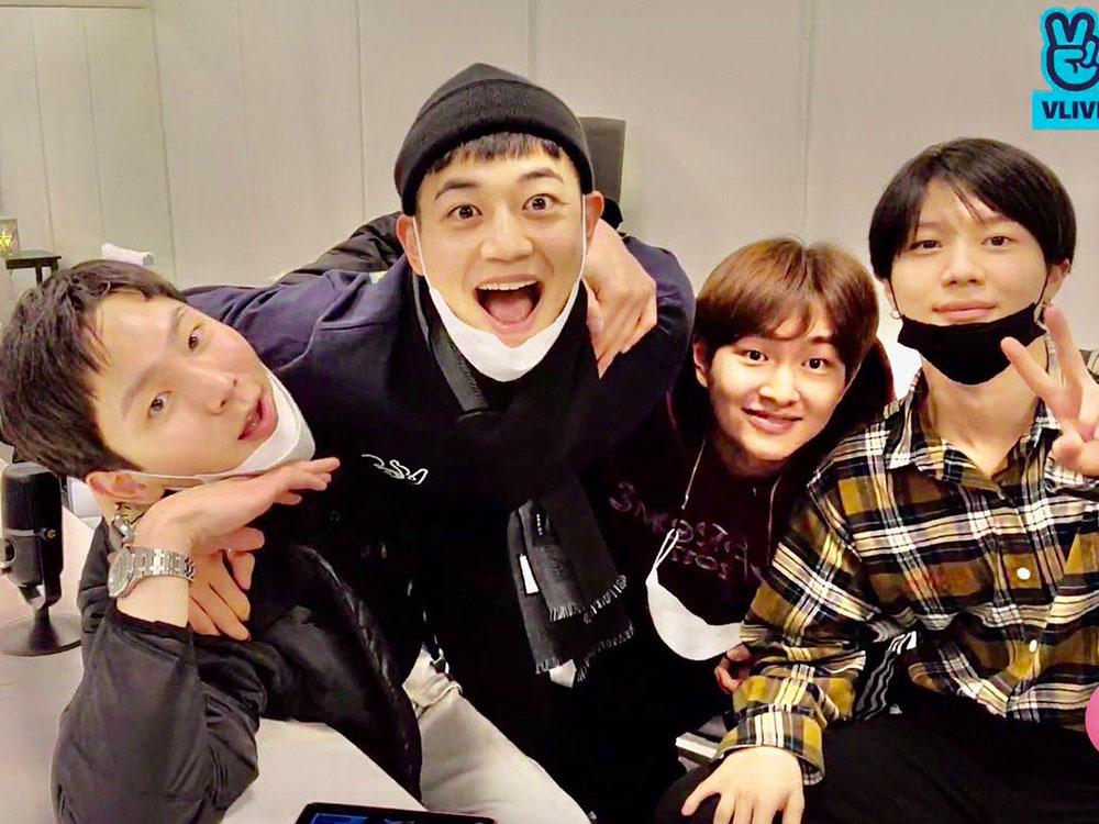 SHINee's back, back, back