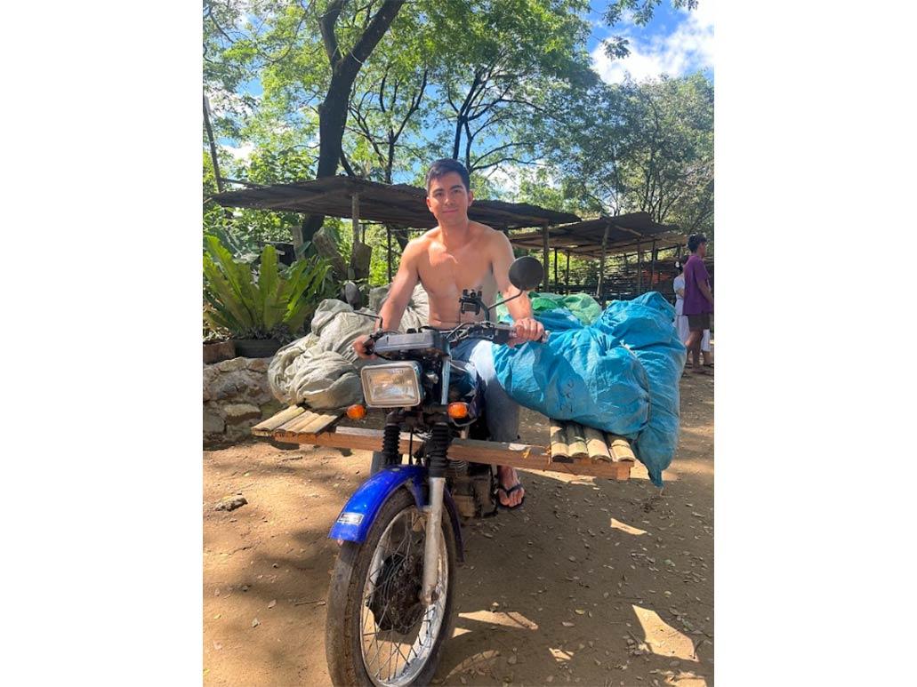 Derrick Monasterio, topless na sumakay ng habal-habal