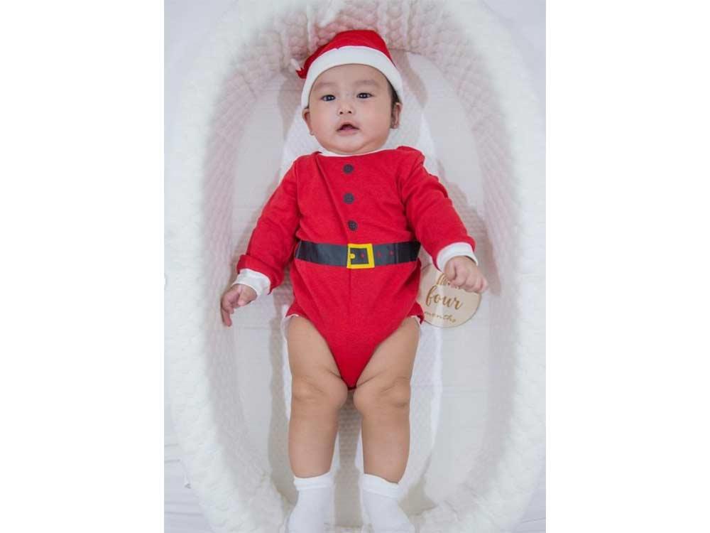 Santa or elf: Celebrity kids in their cute Christmas-themed outfits ...