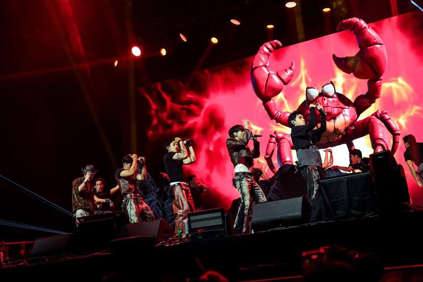 Happy to finally meet their Thai fans 