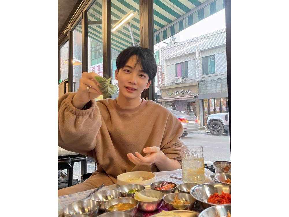 Samgyupsal with black-haired Jeonghan