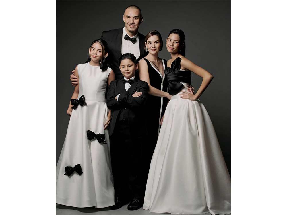 Team Kramer looks lovely in new family portraits | GMA Entertainment