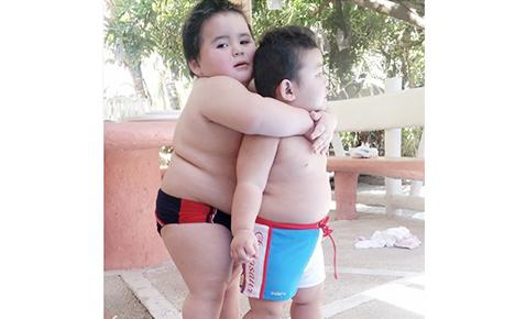 Baste hugging Samsam