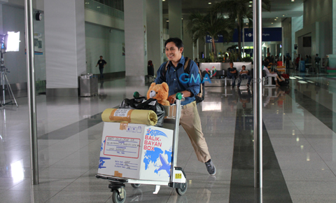The GMA News and Public Affairs hosts check in at NAIA for the Station ID Shoot.