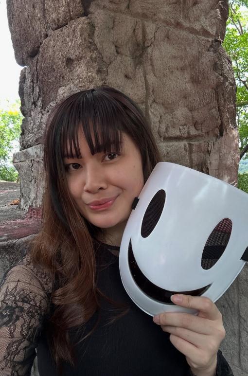 Kiara's mask